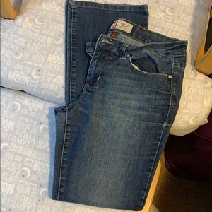 Lei Low rise slim boot cut jeans size 7 short